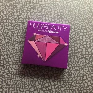 Huda beauty Amethyst obsessions eyeshadow palette